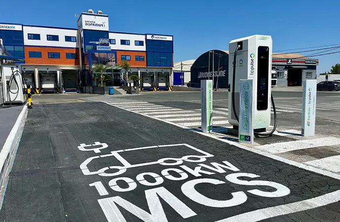 Plaza de aparcamiento para recarga de vehículos eléctricos